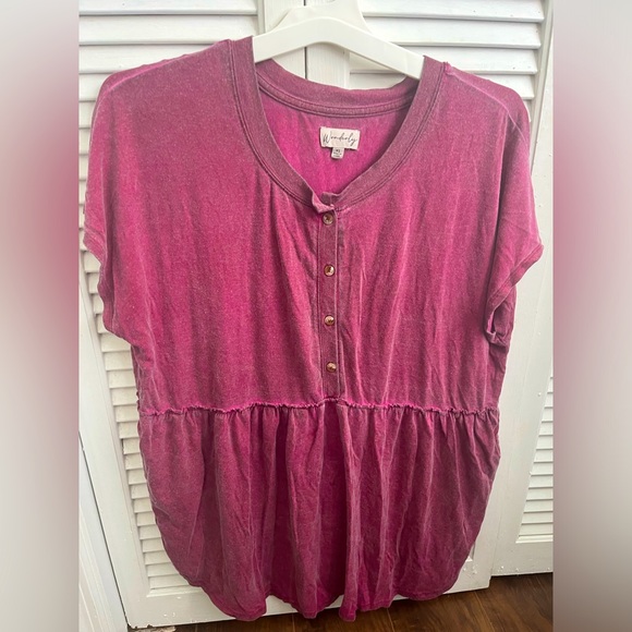 Cute Flowy top with buttons - Picture 1 of 2